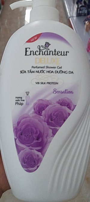 SỮA TẮM DƯỠNG DA NƯỚC HOA ENCHANTEUR