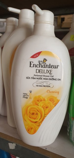 sữa tắm ENCHANTEUR hương nước hoa 650g