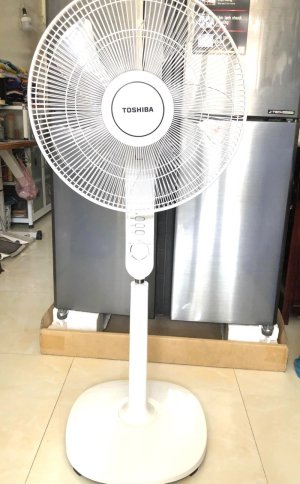 Quạt đứng Toshiba