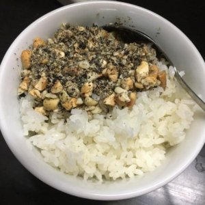 COMBO 2 HŨ MUỐI ĐẬU PHỤNG MÈ ĐEN 650GRAM /HŨ