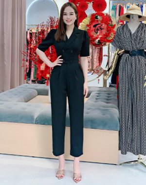 JUMPSUIT CỔ VEST TAY CON