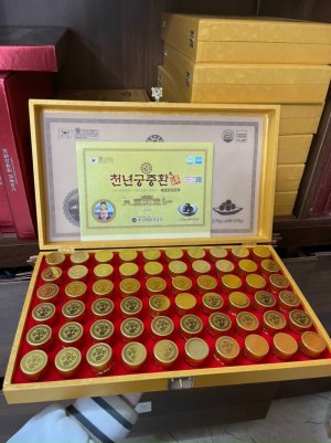 Đông trùng hạ thảo hộp gỗ vàng