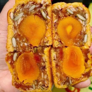 BÁNH TRUNG THU CỔ TRUYỀN ( 1 Hộp 4 Cái )