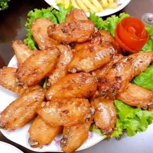 CÁNH GÀ CẮT KHÚC GIỮA