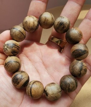 Vòng Trầm hương 9li