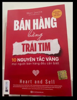 Sách "BÁN HÀNG BẰNG TRÁI TIM"