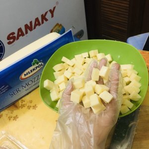 Nem chua nhân phô mai