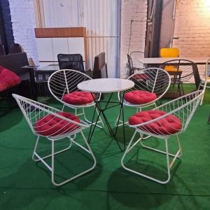 Bộ bàn + 4 ghế thép Sơn tĩnh  điện kèm nệm lót như hình  (free ship)
