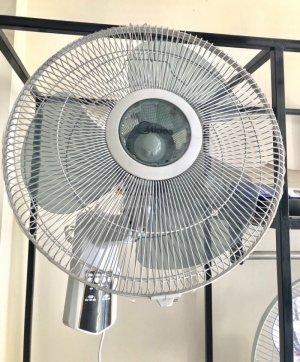 Quạt treo tường Media có điều khiển