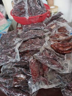 Thị bò khô gác bếp(  Đặc sản Mộc Châu, Sơn La)