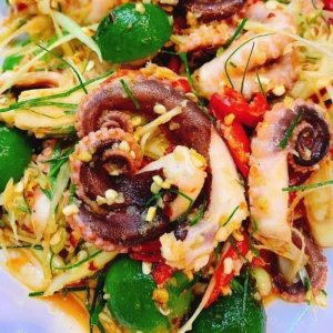 RÂU BẠCH TUỘC SIÊU TO KHỔNG LỒ