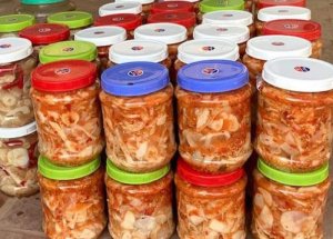Măng ớt muối thủ công